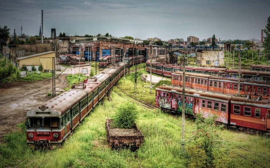 Czestochowa_Poland_s_abandoned_train_depot_30_Abandoned_Places_that_Look_Truly_Beautiful
